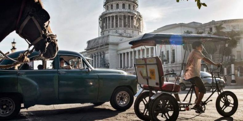 El Capitolio Nacional Cubano en La Habana es visto durante su restauración.