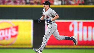 Kyle Manzardo, de los Guardianes de Cleveland, recorre las bases luego de conecctar un jonrón ante los Rojos de Cincinnati, el miércoles 29 de julio de 2026 (AP Foto/Tanner Pearson)