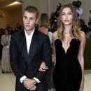 ARCHIVO - Justin Bieber, izquierda, y Hailey Bieber asisten a la gala de beneficencia del Instituto del Vestido del Museo Metropolitano de Arte el 13 de septiembre de 2021, en Nueva York. (Foto de Evan Agostini/Invision/AP, archivo)