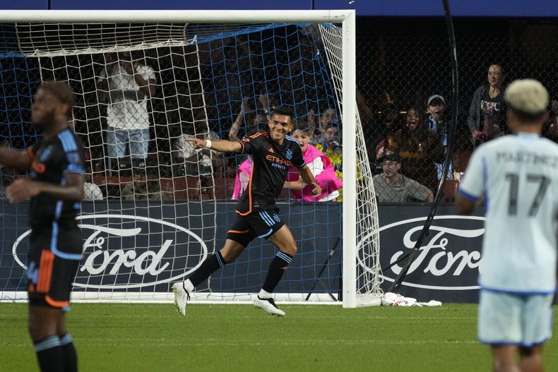 El costarricense Alonso Martínez, del New York City FC, festeja tras anotar ante Montreal, el miércoles 3 de julio de 2024 (AP Foto/Pamela Smith)