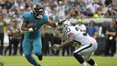 Jaguars remontan de 17-0 para vencer 27-20 a Raiders