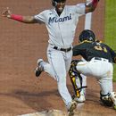 Marlins ganan 8-1 a Piratas y cortan larga racha sin anotar