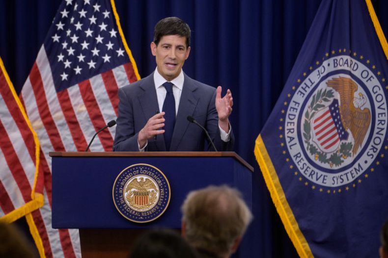 El presidente de la Reserva Federal, Kevin Warsh, habla durante una conferencia de prensa tras la reunión de la Comisión Federal de Mercado Abierto, el miércoles 17 de junio de 2025, en Washington. (Foto AP/Rod Lamkey, Jr.)