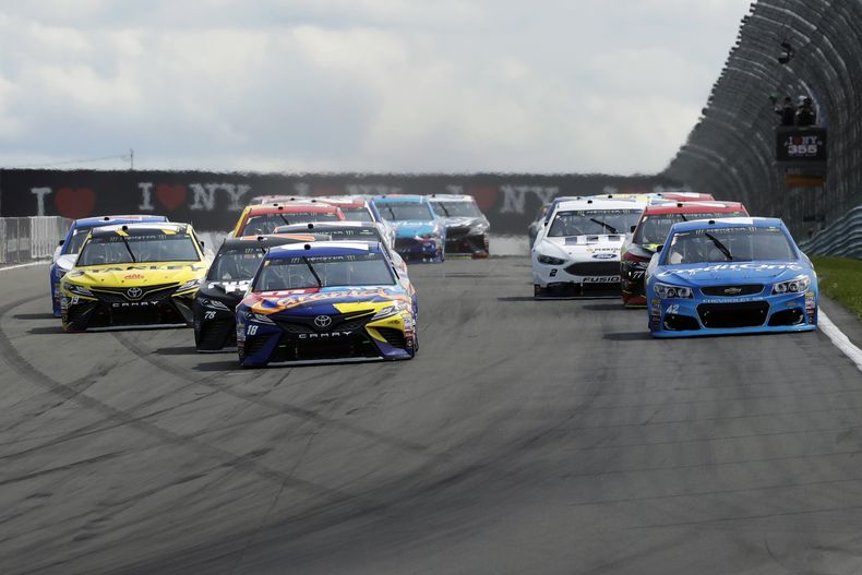 Suárez llega 3ro, su mejor resultado en la NASCAR