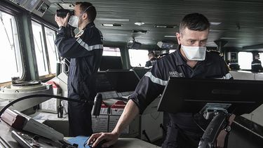 Francia investiga 1.000 casos de coronavirus en portaaviones