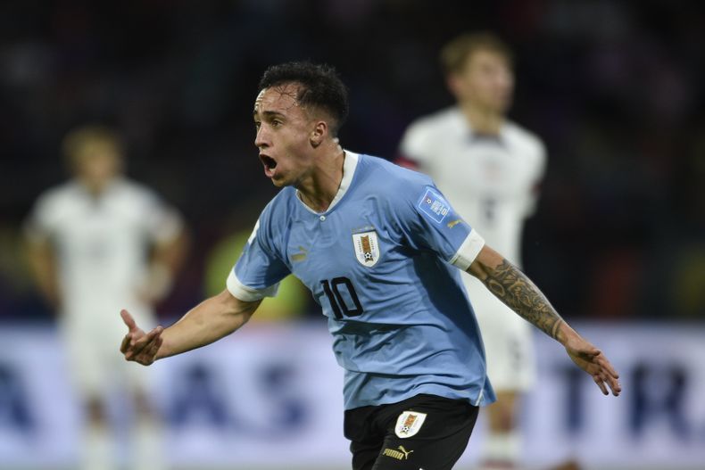 Franco Gonzalez de Uruguay celebra autogol del estadounidense Joshua Wynder en el encuentro de cuartos de final de la Copa Mundial Sub20 el domingo 4 de junio del 2023. (AP Foto/Gustavo Garello)