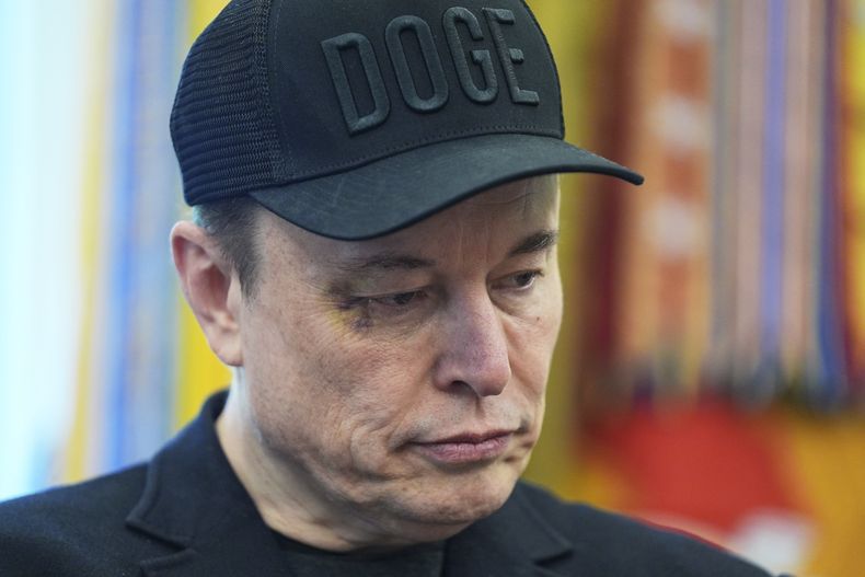 Elon Musk asiste a una conferencia de prensa con el presidente Donald Trump en el Despacho Oval de la Casa Blanca, el viernes 30 de mayo de 2025, en Washington. (AP Foto/Evan Vucci)