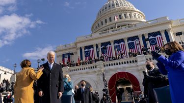 Funcionarios de carrera se hacen cargo en Washington