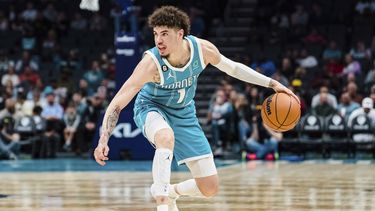 Ball se fractura en triunfo de Hornets ante Pistons