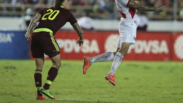 Venezuela empata 2-2 con Perú, que mira lejos el Mundial