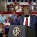 Trump criticó a EEUU, pero dice que críticos odian al país