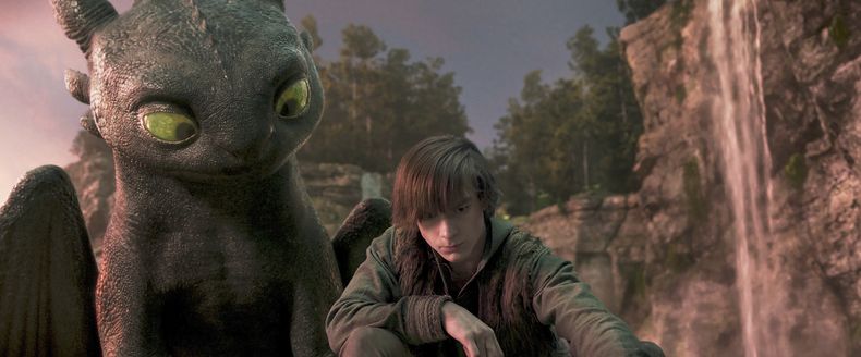 Esta imagen publicada por Universal Pictures muestra a Mason Thames en una escena de How to Train Your Dragon. (Universal Pictures via AP)