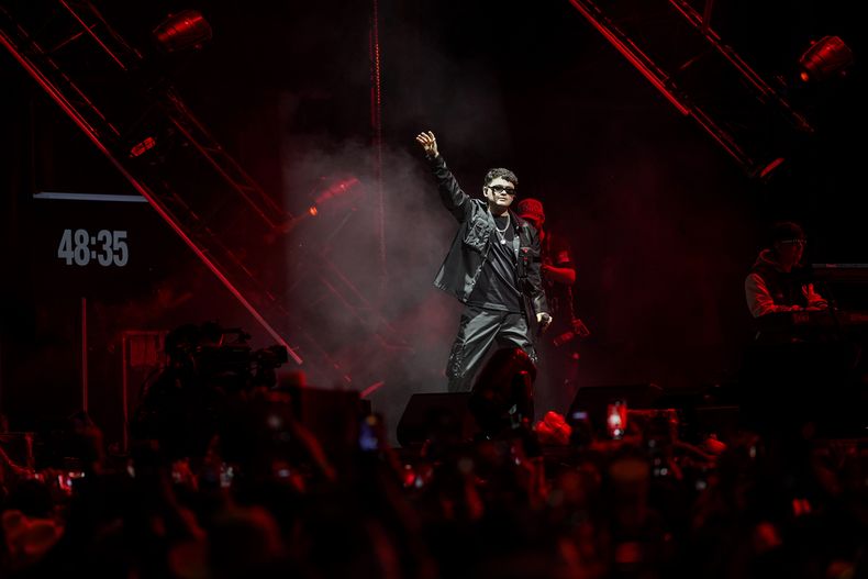 El cantante mexicano Jasiel Nuñez durante su concierto en el festival Arre en la Ciudad de México el domingo 8 de septiembre de 2024. (Foto AP/Felix Marquez)