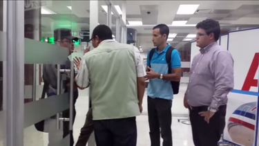 Tras llegar al aeropuerto Oscar Arnulfo Romero el lunes, a las 6:05, las autoridades migratorias salvadoreñas negaron la entrada a los activistas.