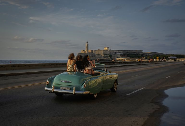 Cubanos toman con optimismo pero cautela anuncio de EEUU