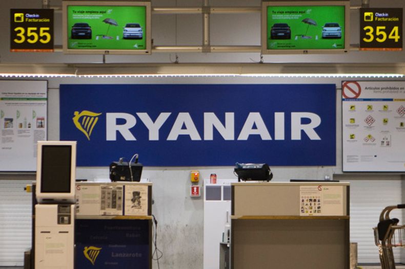 El puesto de Ryanair en el Aeropuerto de Barajas en Madrid, España, el 10 de agosto del 2018. (AP foto/Paul White)