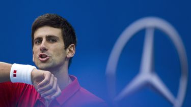 americateve | El serbio Novak Djokovic gesticula en un partido contra el espa&ntilde;ol Fernando Verdasco en el Abierto de China el jueves, 3 de octubre de 2013, en Beijing. (AP Photo/Andy Wong)