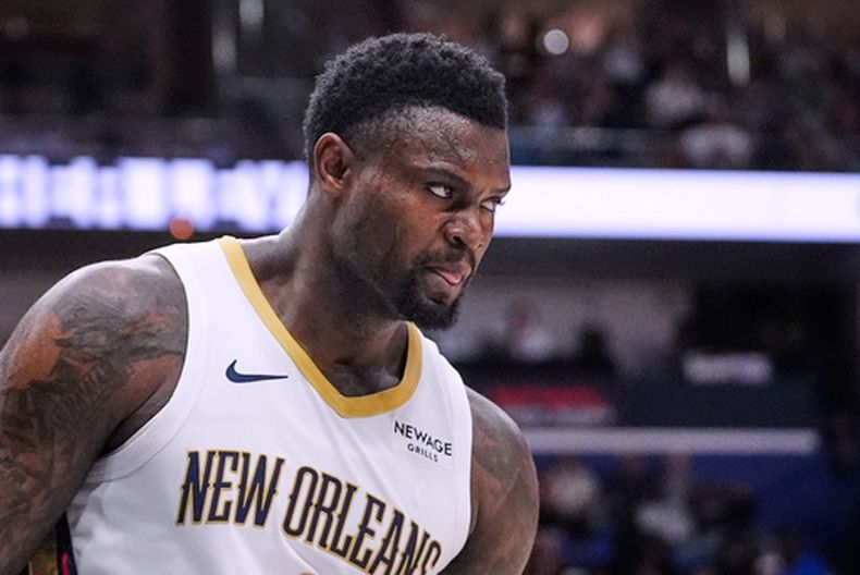 Zion Williamson, de los Pelicans de Nueva Orleans, reacciona después de encestar frente a los Cavaliers de reacts Cleveland en la segunda mitad del juego de baloncesto de la NBA, el sábado 21 de marzo de 2026, en Nueva Orleans. (AP Foto/Gerald Herbert)