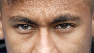 americateve | El jugador del Barcelona, Neymar, antes de un partido contra Villarreal el domingo, 31 de agosto de 2014, en Villarreal, Espa&ntilde;a. (AP Photo/Alberto Saiz)