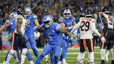 David Montgomery (5), running back de los Lions de Detroit, anota el touchdown de la diferencia con acarreo de una yarda, durante la segunda mitad del partido de la NFL en contra de los Bears de Chicago, el domingo 19 de noviembre de 2023, en Detroit. (AP Foto/Paul Sancya)