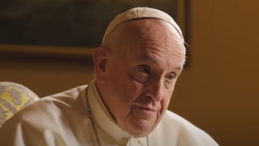 el papa francisco regresa al vaticano tras someterse a examenes medicos