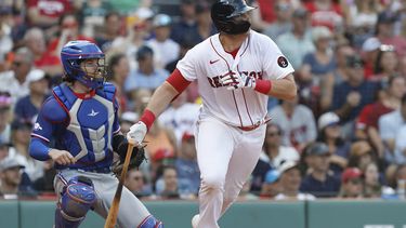 Medias Rojas doblegan 5-2 a Rangers y completan barrida