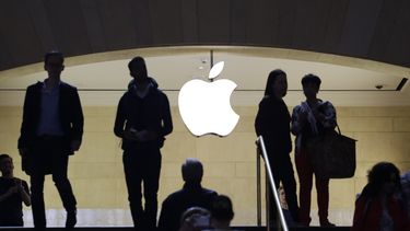 apple: fuertes ventas de iphone; pocos detalles de watch