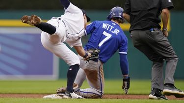 Reales vencen 3-2 a Tigres con doble productor de Witt