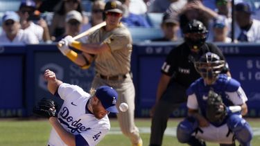 Padres remontan en la 9na y evitan ser barridos por Dodgers