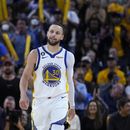 Stephen Curry, de los Warriors de Golden State, sonríe durante el quinto partido de las semifinales de la Conferencia Oeste ante los Lakers de Los Ángeles, el miércoles 10 de mayo de 2023 (AP Foto/Godofredo A. Vásquez)