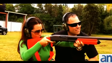 americateve | Autoridades de Broward han decidido implementar una nueva arma para neutralizar a presuntos delincuentes. Se llama escopeta calibre 12, considerada menos letal.