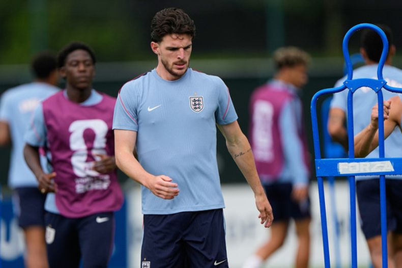 El inglés Declan Rice durante la sesión de entrenamiento durante el Mundial, el viernes 26 de junio de 2026, en Kansas City. (AP Foto/Charlie Riedel)