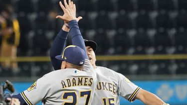 Adames batea 2 jonrones y Cerveceros derrotan a Piratas