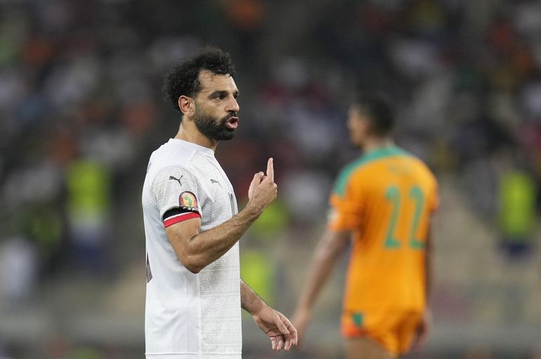 Con penal de Salah, Egipto avanza a cuartos en Copa Africana