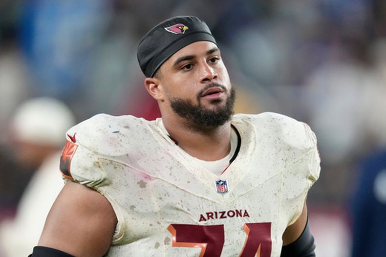 ARCHIVO - Isaiah Adams, jugador de los Cardinals de Arizona, tras el partido contra los Seahawks de Seattle, el 25 de septiembre de 2025, en Glendale, Arizona. (AP Foto/Ross D. Franklin)