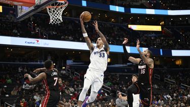 Wizards ganan 107-106 a Heat en tiempo extra