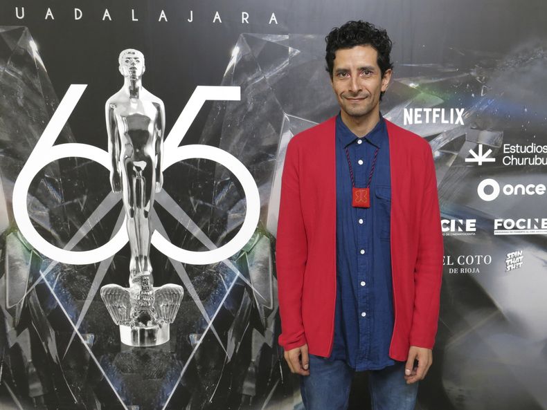 Raul Briones, de El norte sobre el vacío, posa a su llegada al almuerzo de nominados de la 65a edición del Premio Ariel de la Academia Mexicana de Artes y Ciencias Cinematográficas en la Ciudad de México el 3 de agosto de 2023. (Foto AP/Berenice Bautista)