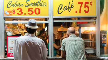 hialeah prohibe socializar en ventanitas de cafe y comidas