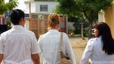 americateve | 'Al enviar a sus súbditos al exterior el régimen gana la imagen de un contribuidor desinteresado a la comunidad global, pese a que explota a trabajadores', critica 'The Wall Street Journal'.