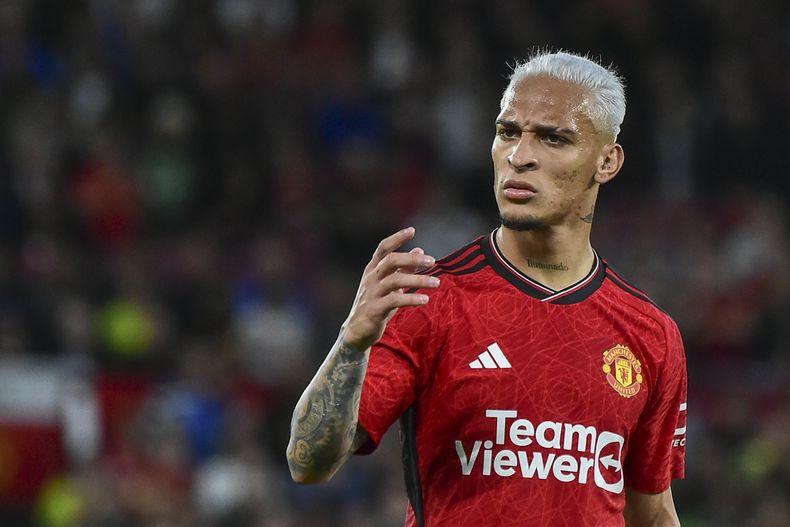 Antony del Manchester United durante el partido contra Wolverhampton en la Liga Premier, el lunes 14 de agosto de 2023.. (AP Foto/Rui Vieira)