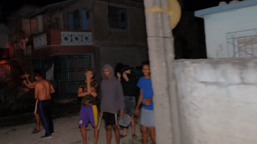 en pleno apagon cubanos protestaron con un cacerolazo en holguin