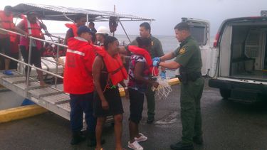 Arrestan a 16 cubanos cerca de la isla de Mona