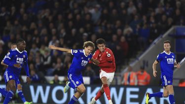 Leicester gana por primera vez, Forest cae al último puesto