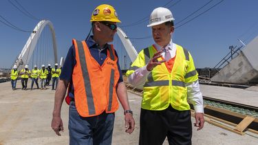 El equipo de Biden recorre EEUU para promocionar su proyecto