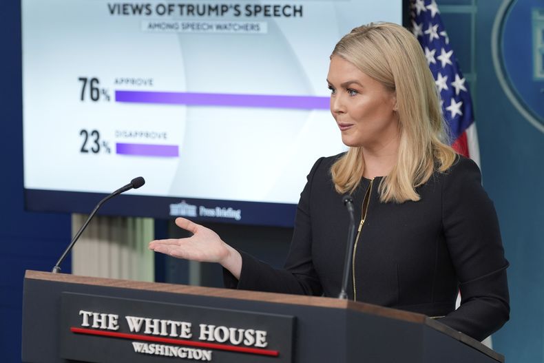 La secretaria de Prensa de la Casa Blanca, Karoline Leavitt, habla con reporteros en la sala de prensa de la residencia presidencial, el miércoles 5 de marzo de 2025, en Washington. (AP Foto/Alex Brandon)