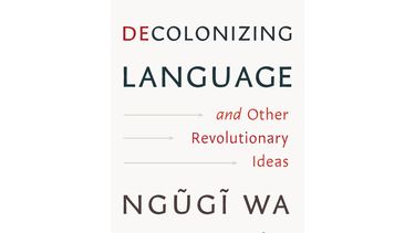 Esta imagen de portada publicada por The New Press muestra Decolonizing Language: And Other Revolutionary Ideas” de Ngũgĩ wa Thiongo. (The New Press via AP)