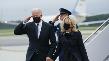 Biden rinde homenaje a 13 soldados muertos en Kabul