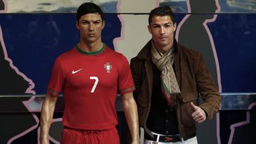 cristiano envia a su peluquero a que peine su figura de cera