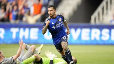 El argentino Luciano Acosta, de Cincinnati, festeja tras anotar ante Montreal, el miércoles 17 de mayo de 2023, en un encuentro de la MLS (AP foto/Jeff Dean)