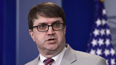 Trump anuncia candidato para encabezar agencia de veteranos